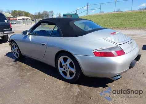 2001 Porsche 911 Carrera/Carrera 4 z USA, uszkodzony, nr VIN WP0CA29981S652071